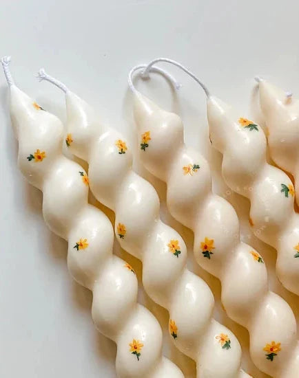 Twisted roundflower candle