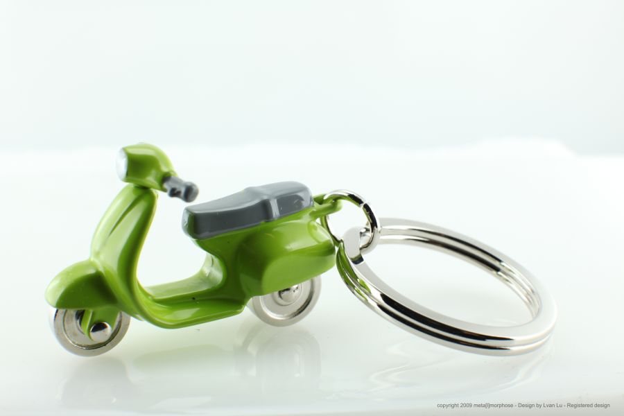 porte cles scooter retro vert metalmorphose