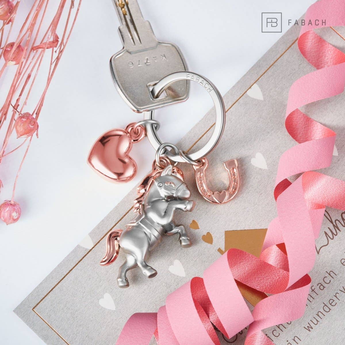 porte cles cheval avec coeur et fer a cheval fabach