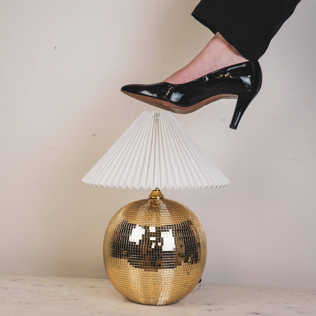 Lampe – Tischlampe – Facettierte Kugel – Glas – Gold – 20 x 20 x 20 cm