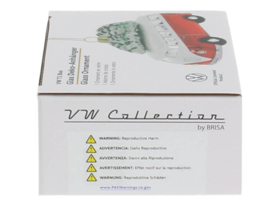 Weihnachtsdekoration für einen rot-weißen VW T1 Bus mit Weihnachtsbaum