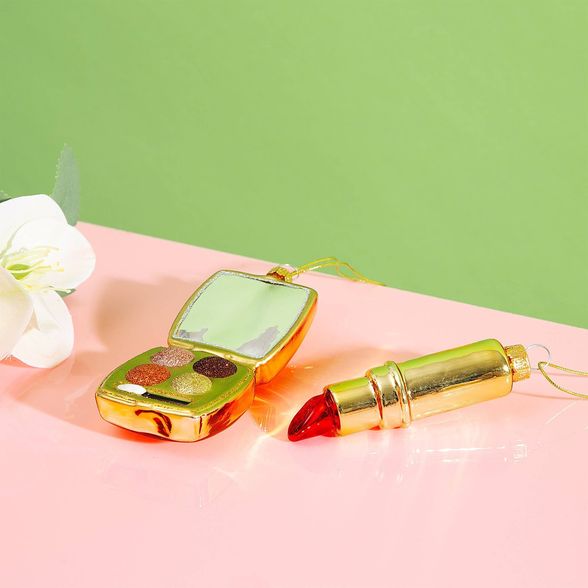 Lippenstift-Weihnachtskugel