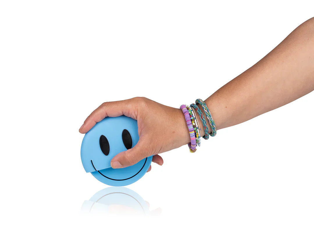 Fröhlicher Pizzaschneider