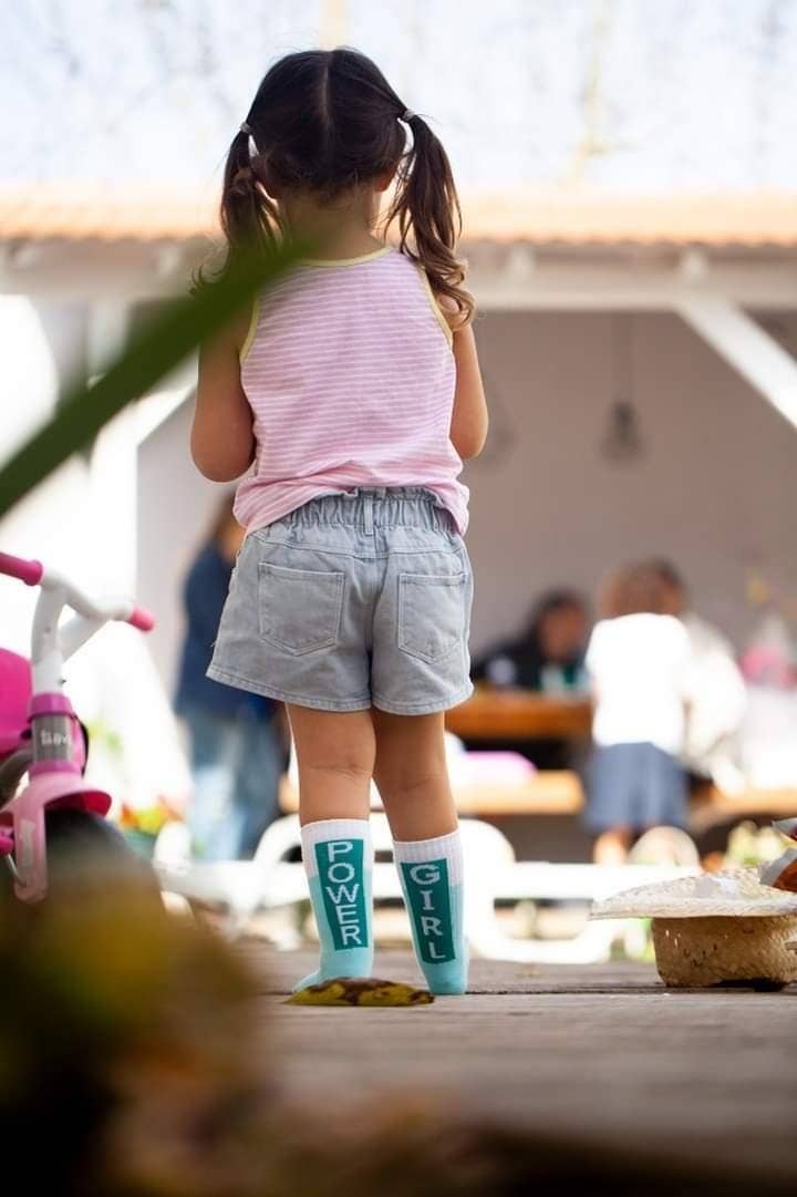 Oggetto regalo di design – chaussettes enfant girl power bleu pegada socks 