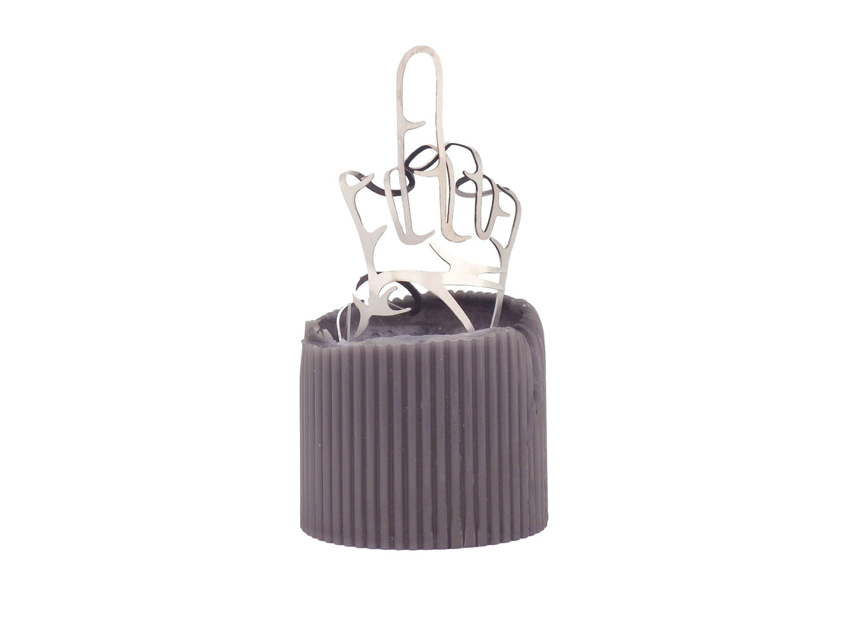Bougie Surprise The Finger – Bitten