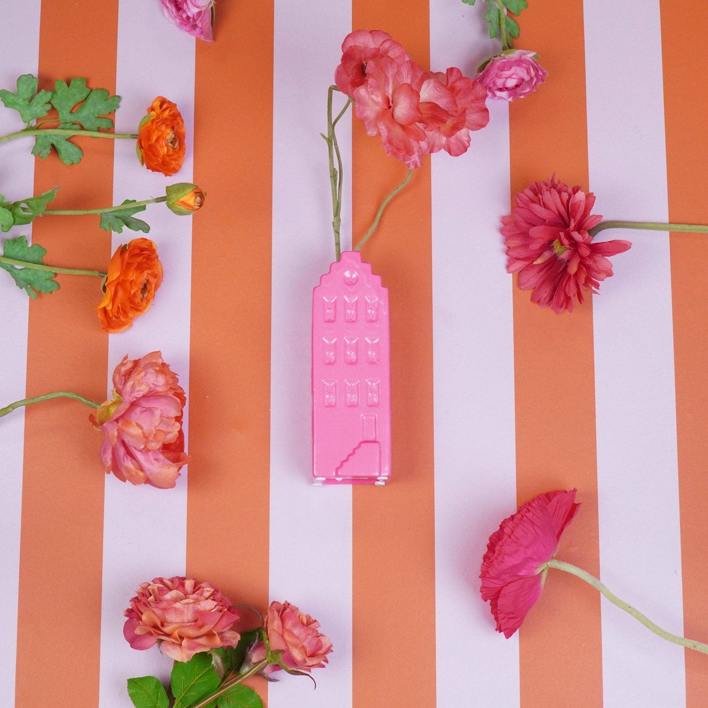 Flower vase - Home vase - Ceramic - Neon pink - 6x5.5x18 cm