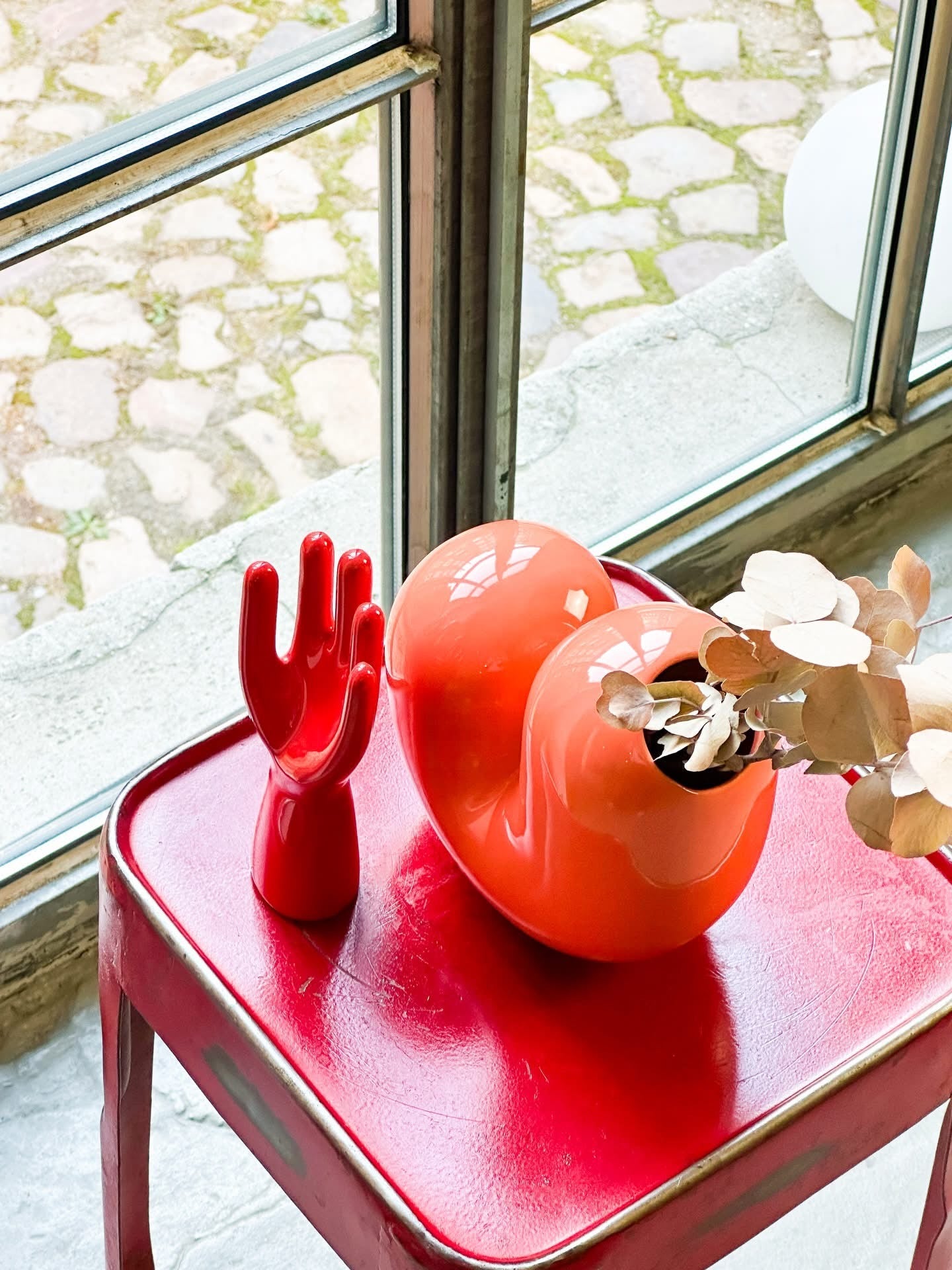 Roter Handschmuckhalter