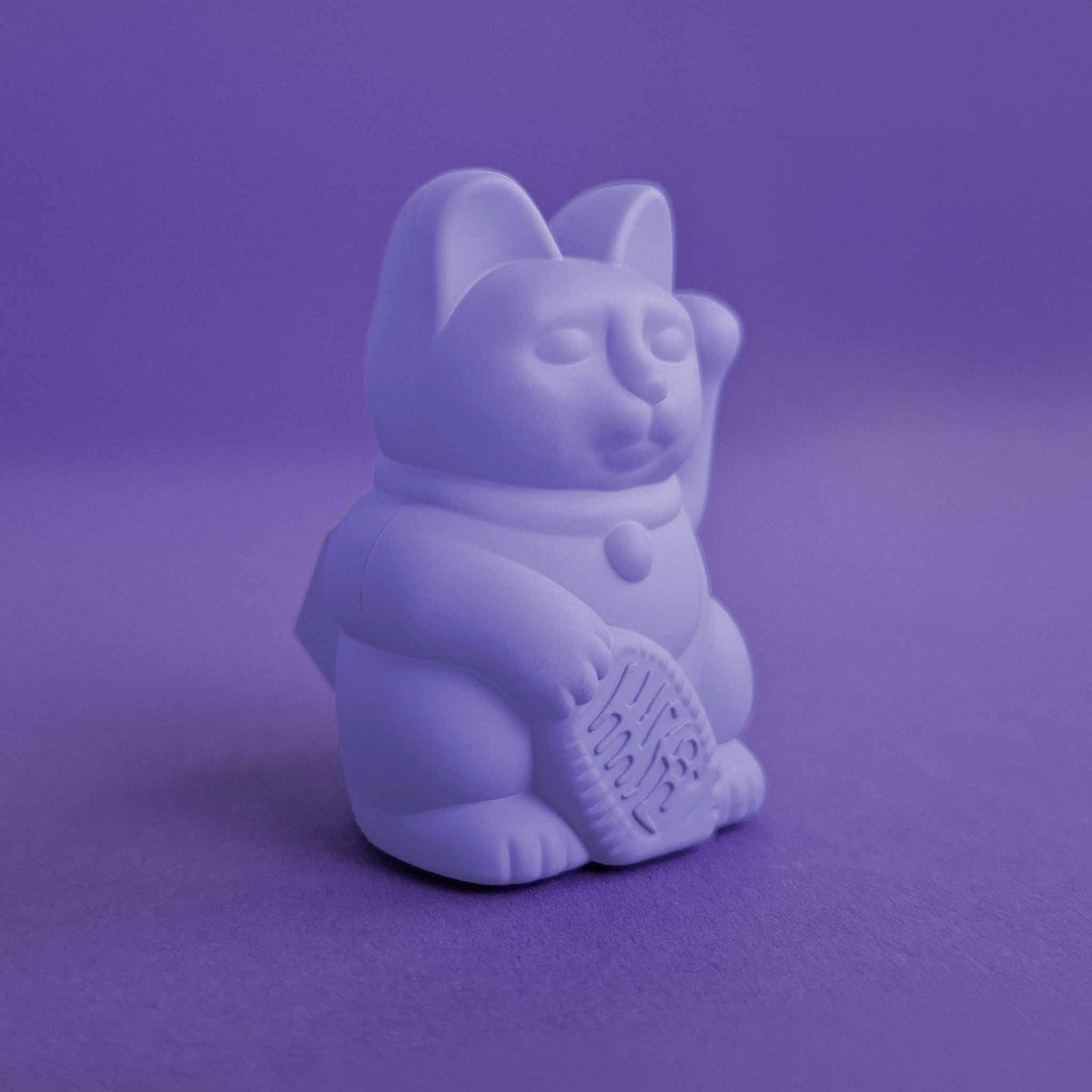 Mise en situation : Mini Chat Chanceux Solaire Lilas “Noko” – Donkey Products