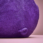 Tirelire, résine poly violette, 24 x 12 x 22,5 cm