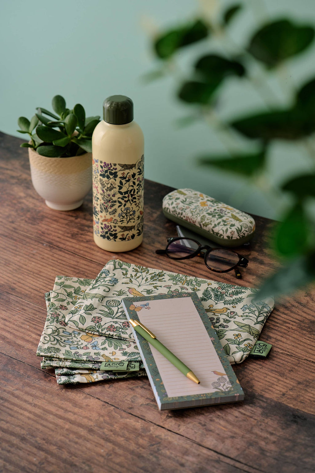 Metal water bottle Voysey Garden Botanical Fauna