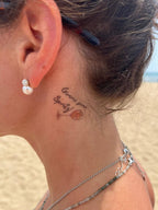 Temporäre Tattoos spritzen