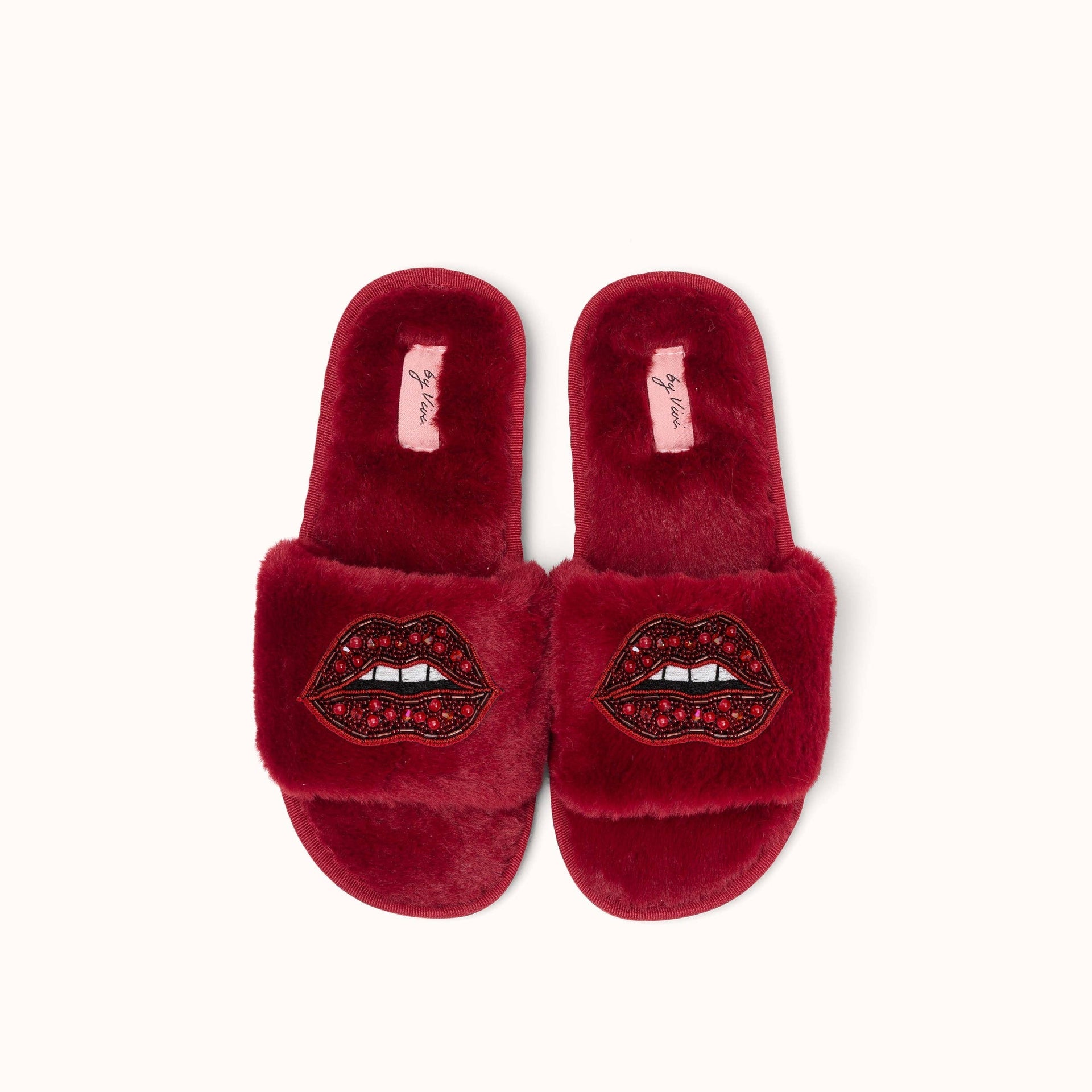 Paar Pantoffeln/Lippenbroschen