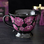 Tasse à thé à imprimé floral romance sombre | Objetos de diseño y regalos originales