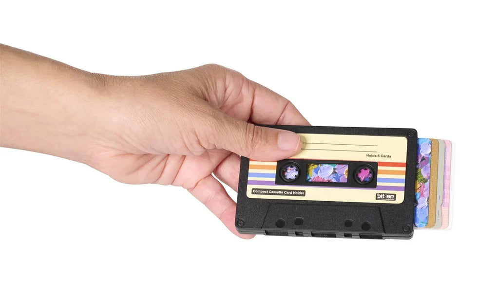 Oggetto regalo di design – porte cartes cassette noire