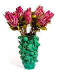 Große, hellblaue, krakelierte Keramikvase mit Muschelmotiv.