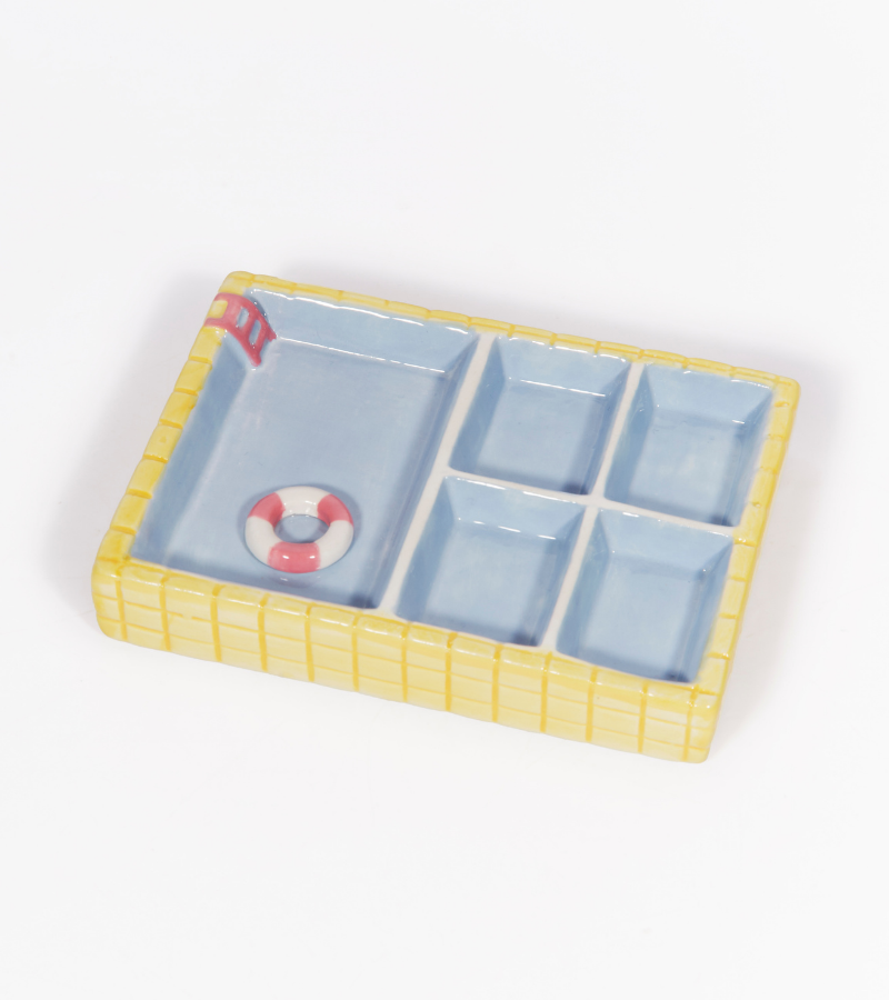 Schmuckständer am Pool