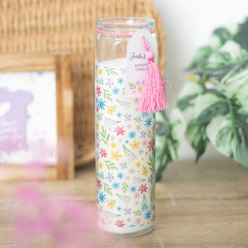 Duftkerze „Frische Leinenfarbe“ mit frühlingshaftem Blumenmuster