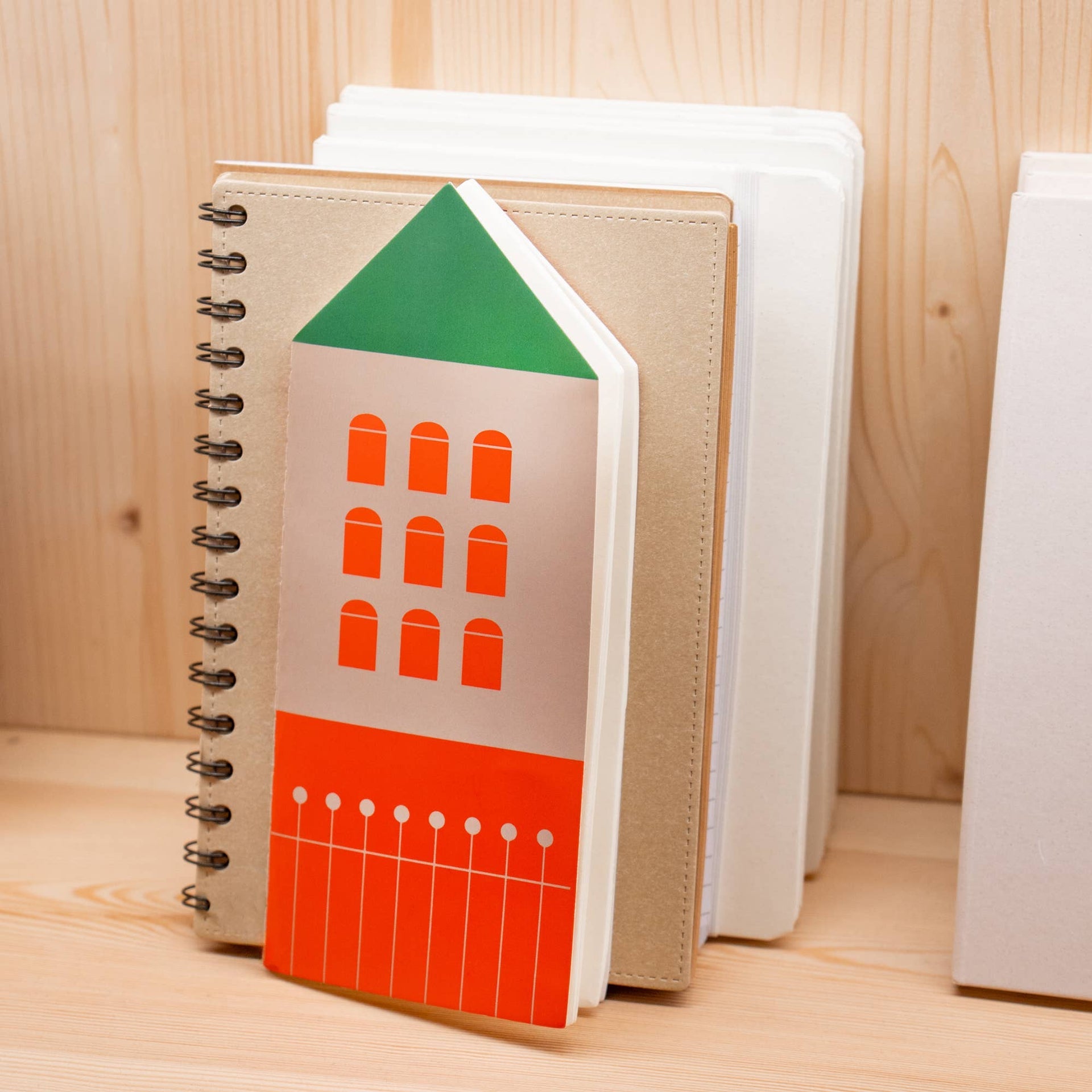 Carnet Orange Notting Hill Helio Ferretti Vue 1