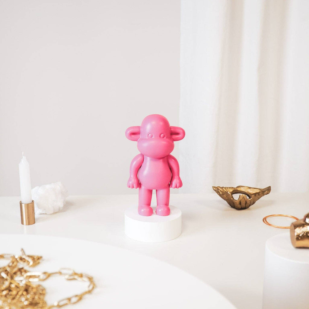 Ornament – ​​Affenfigur „Die Legende“ – Kunstharz – Rosa – 11 x 7 x 19 cm