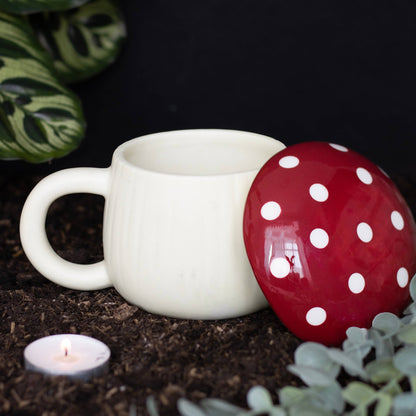 Mushroom-shaped cup