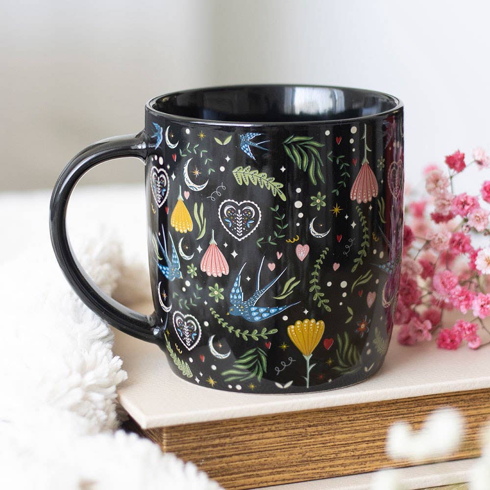 Mug à motif floral folk noir Midnight Bloom | Design e regali originali