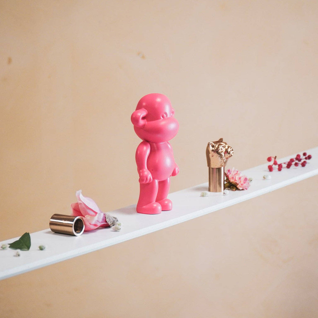 Ornament – ​​Affenfigur „Die Legende“ – Kunstharz – Rosa – 11 x 7 x 19 cm