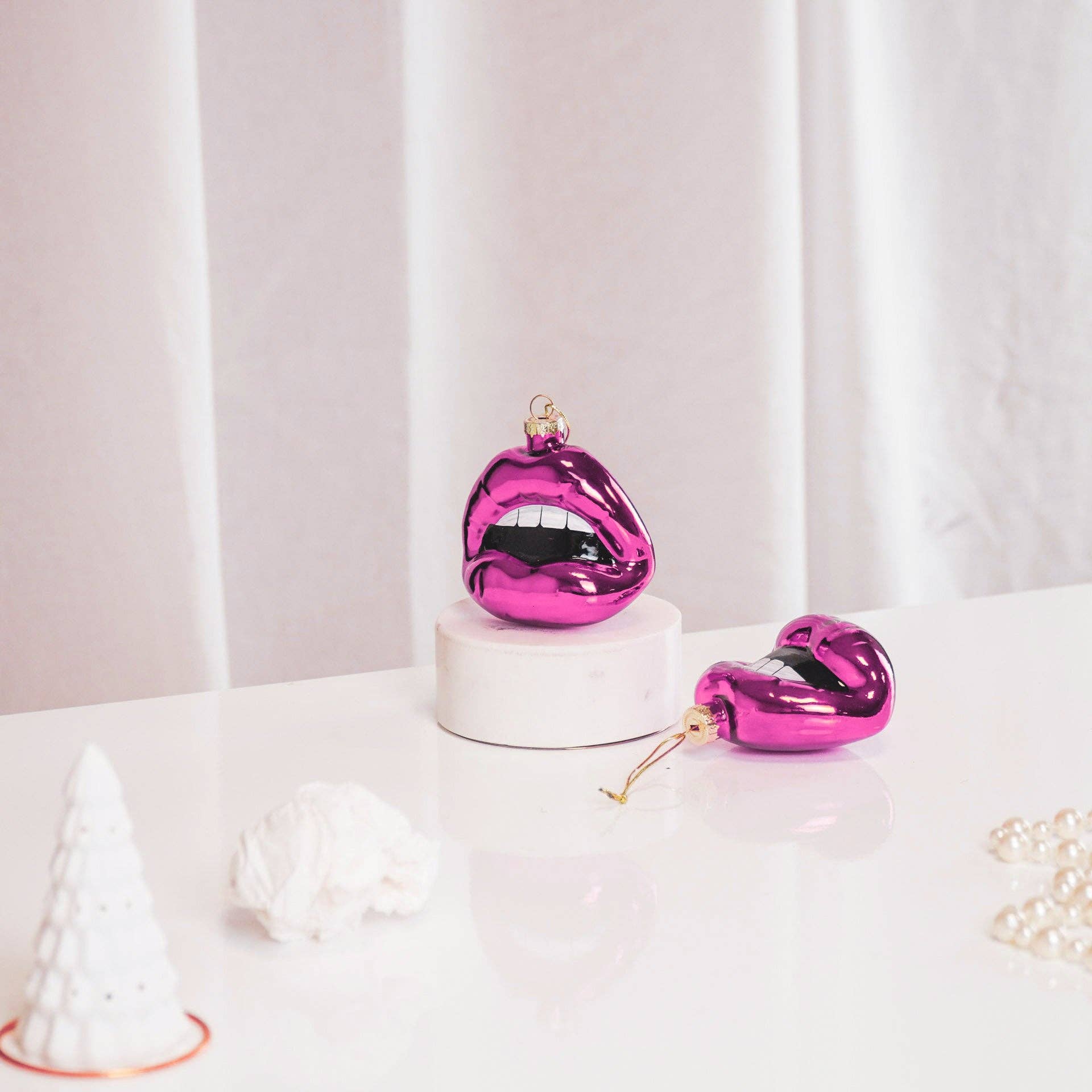 boule de noel bouche rose 