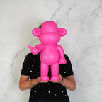 Ornement - Figurine Singe Hang Loose 'La Légende' - Résine de poly - Rose - 33x21x50cm | Design e regali originali