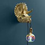 Wandleuchte Triceratops Cera Gold, Kunstharz, 31,5 x 28,5 cm