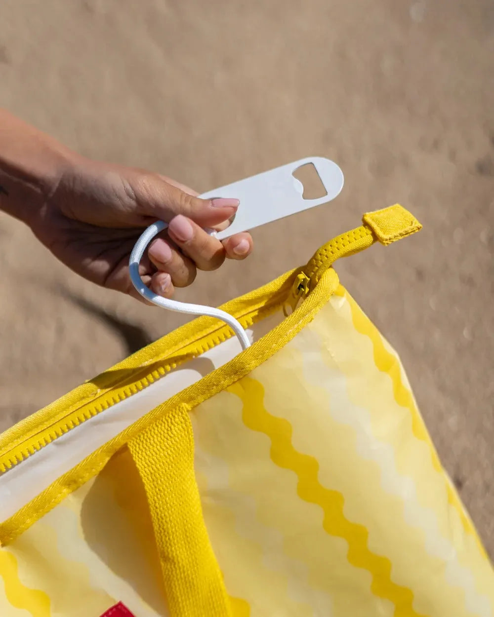 Kühltasche mit Flaschenöffner – ANOUK