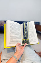 Bookscarf « Reading Is My Therapy » – Bitten