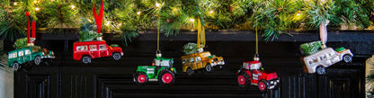 Roter Traktor Weihnachtsball