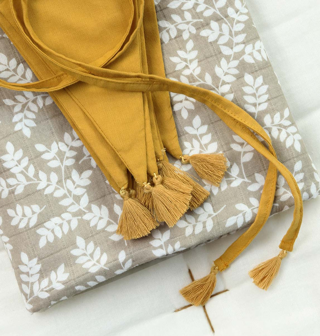 Guirlande décorative en coton - Ocre jaune – vue 3 – A Little Lovely Company