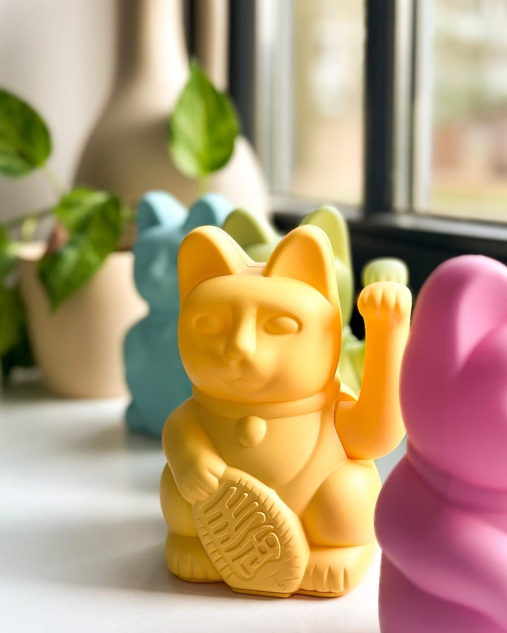 Chat Chanceux Rose Vif | Design-lahjat ja sisustustuotteet