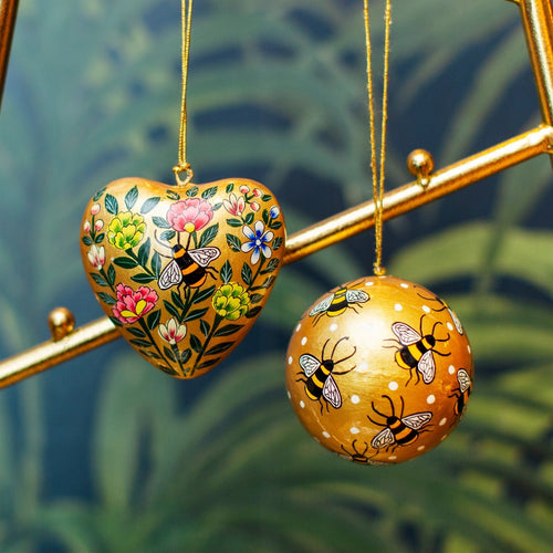 Weihnachtskugel mit Biene