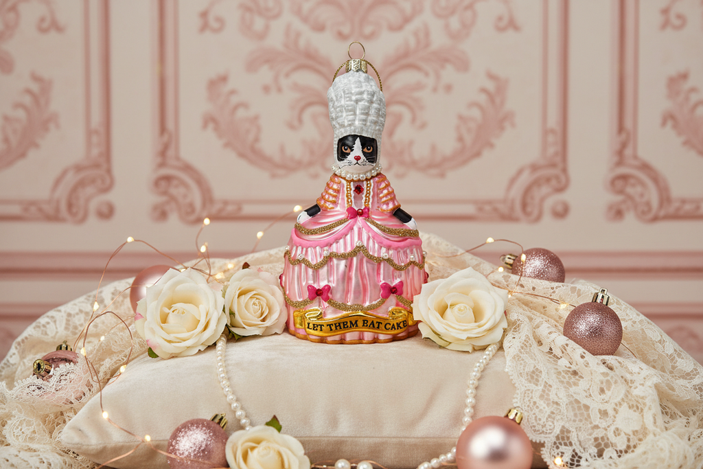 Boule de Noël Chat Tuxedo Marie Antoinette “Let Them Eat”