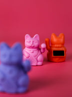 Mini Chat Chanceux Solaire Lilas “Noko”