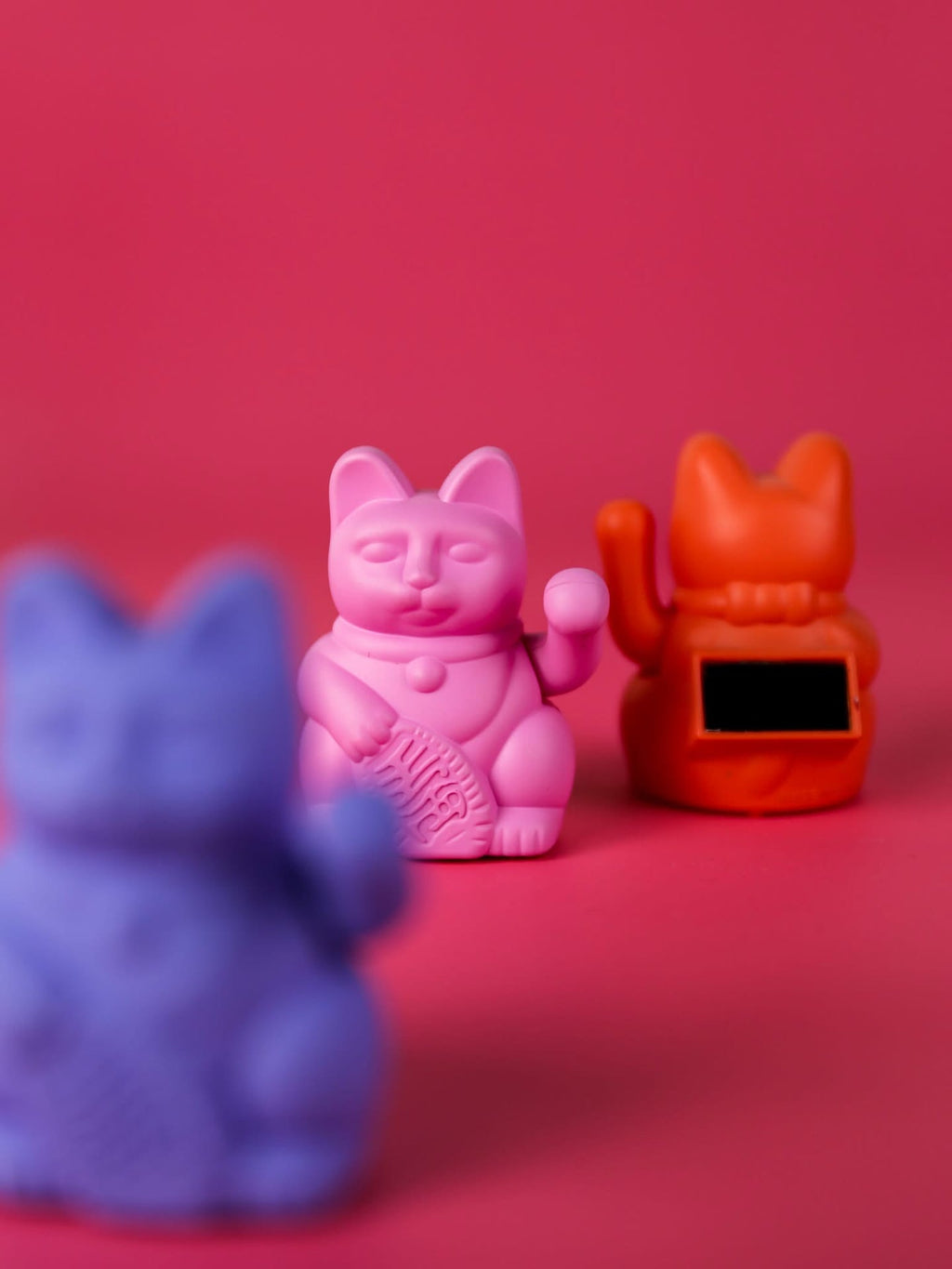 Mini Chat Chanceux Solaire Rose Chaud “Kiro”