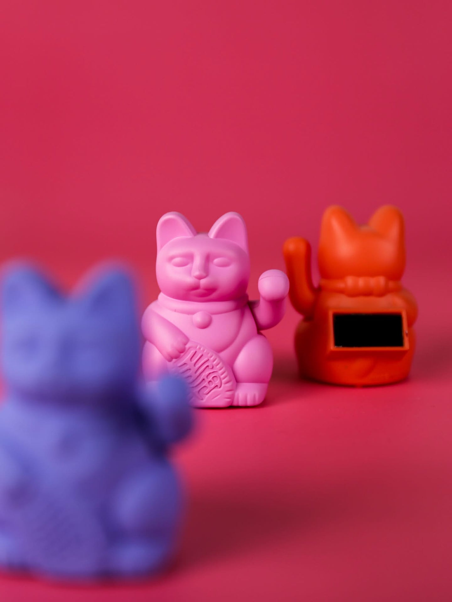 Mini Chat Chanceux Solaire Rose Chaud “Kiro”