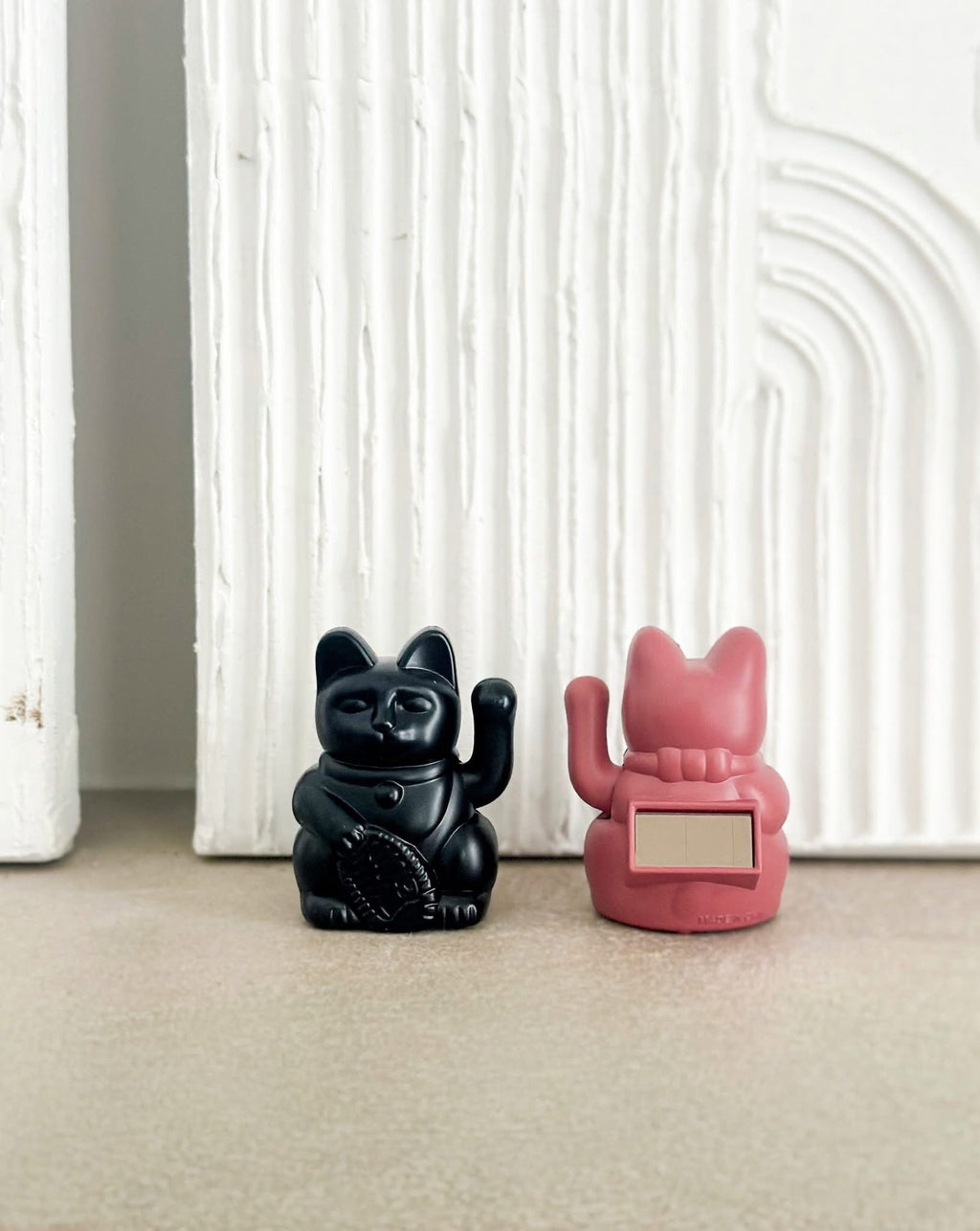 Mini Chat Chanceux Solaire Noir “Sumi”
