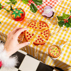 Weihnachtskugel mit roten Zwiebeln