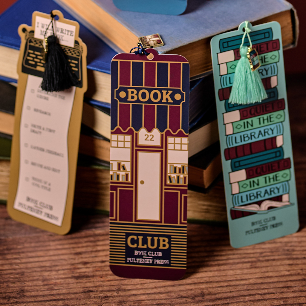 Marque-page avec breloque et pompon Book Club