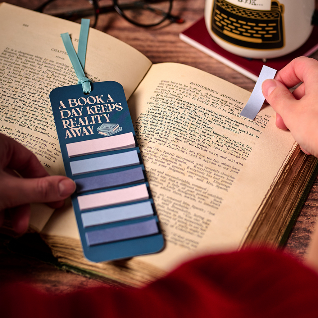 Marque-page avec onglets adhésifs A Book A Day Keeps Reality Away