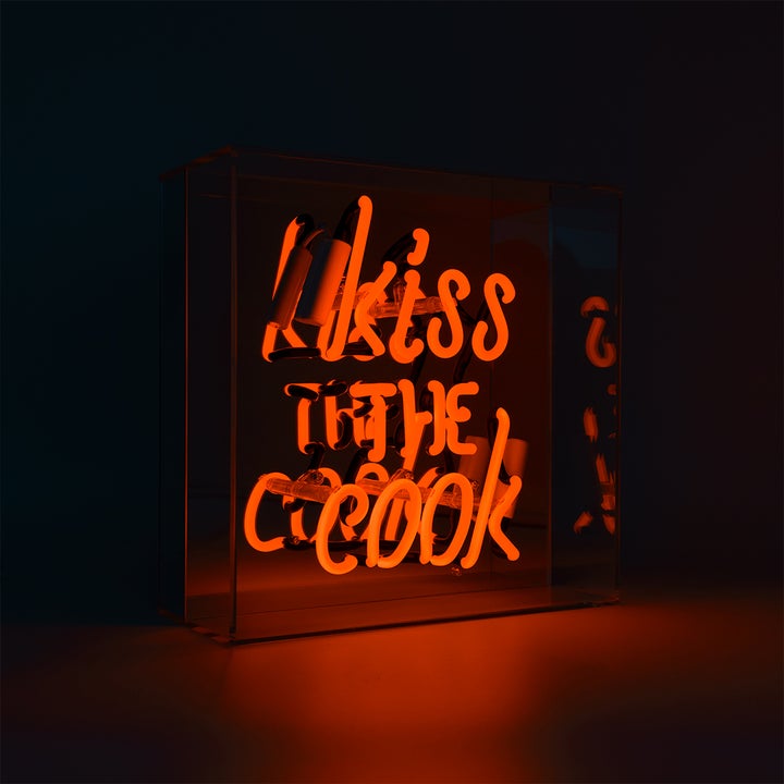 Regalo de diseño – acrylic box neon kiss the cook orange 