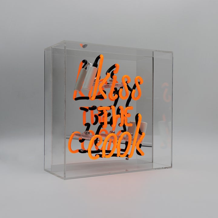 Regalo de diseño – acrylic box neon kiss the cook orange 