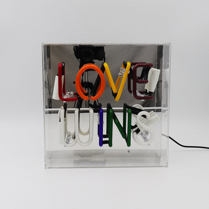 Regalo de diseño – acrylic box neon love wins 