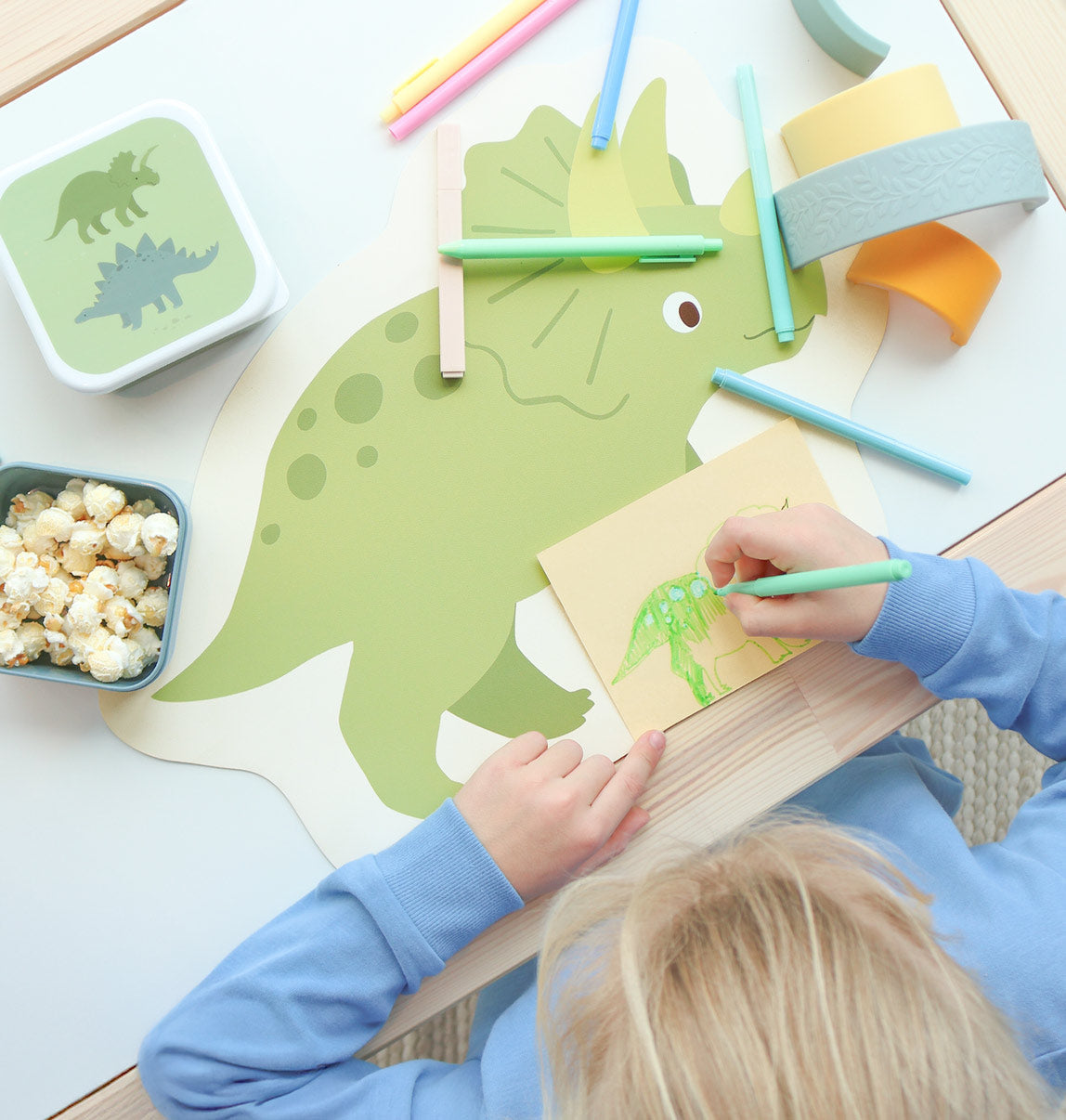 Set de table enfant - Petit dinosaure – vue 2 – A Little Lovely Company