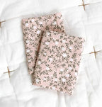 Lot de 2 langes en coton bio - Fleurs Rose – vue 3 – A Little Lovely Company