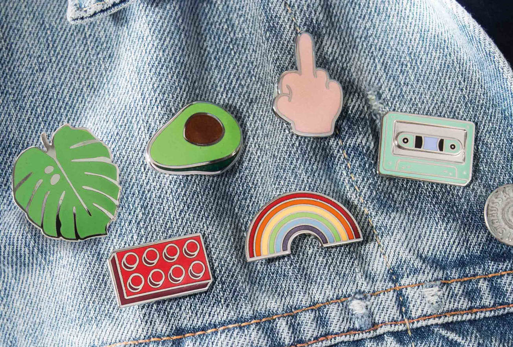 Pin's Doigt d'Honneur Pintastic – vue produit 3