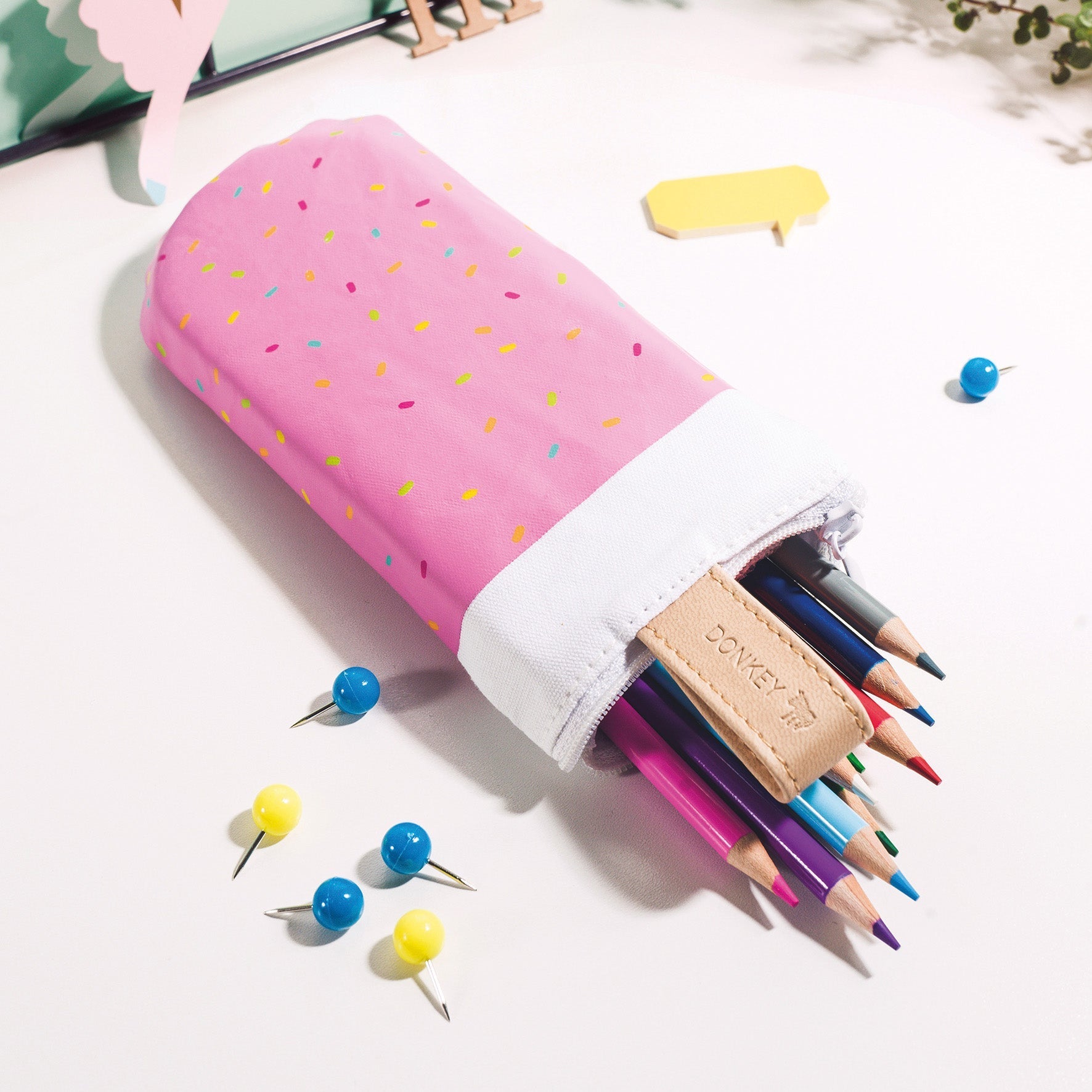 Oggetto regalo di design – trousse pops strawberry sprinkle donkey 